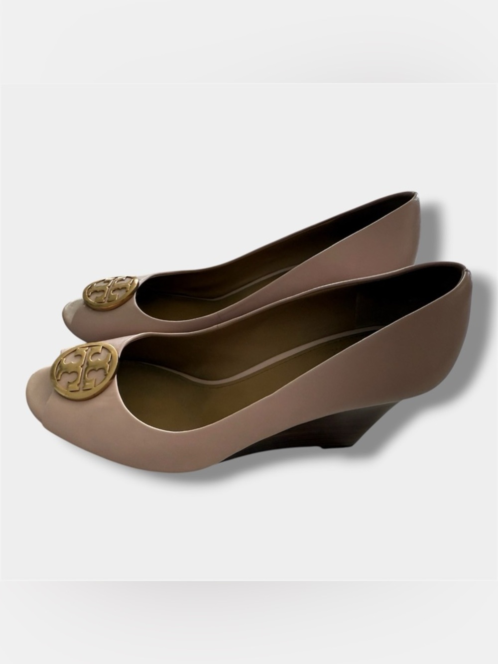 Tory Burch Pink Peep Toe Wedge Heels Gold Logo Medallion Size 8.5M - Picture 2 of 8